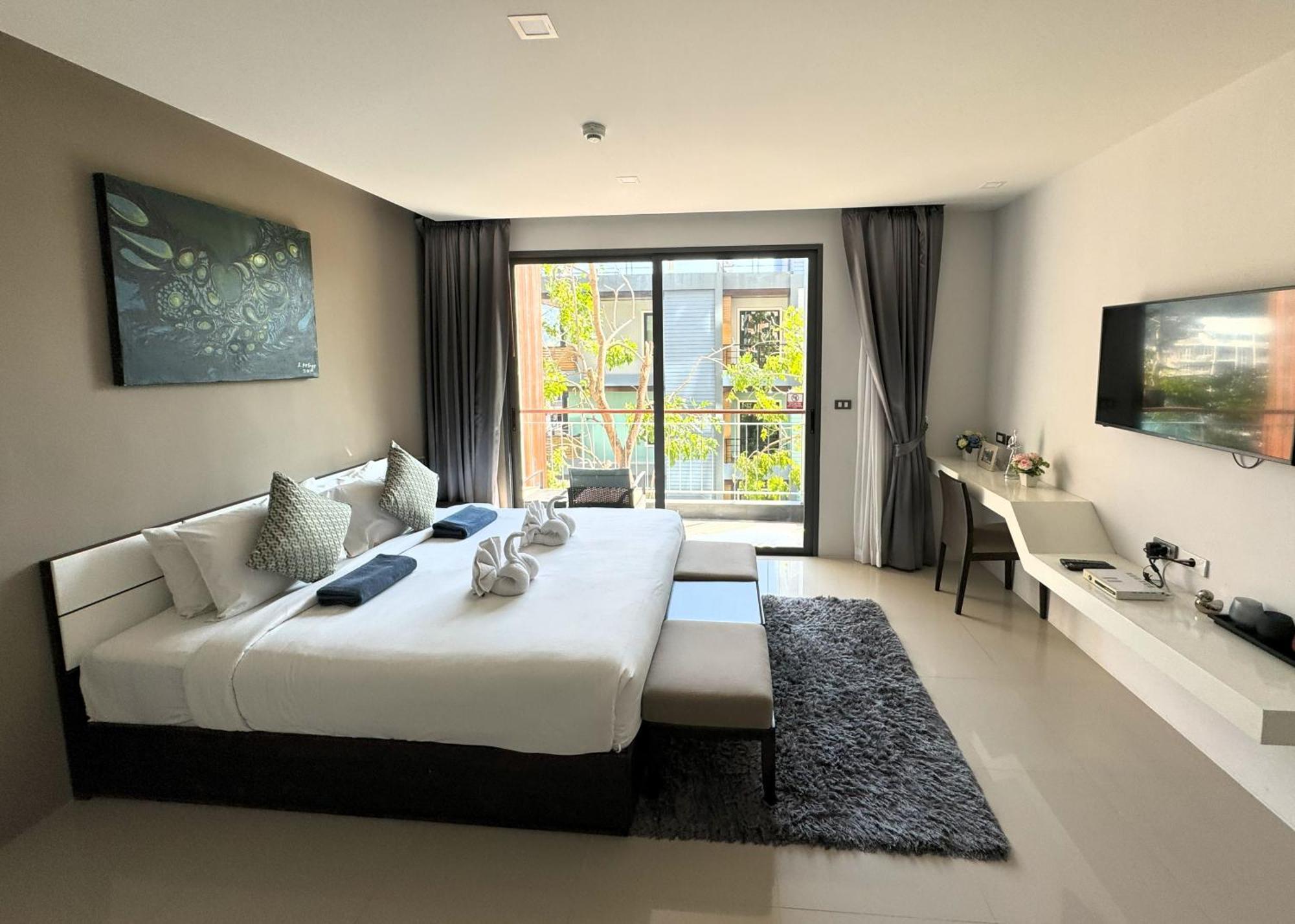 Private Apartment At Emerald Terrace Patong Exterior photo