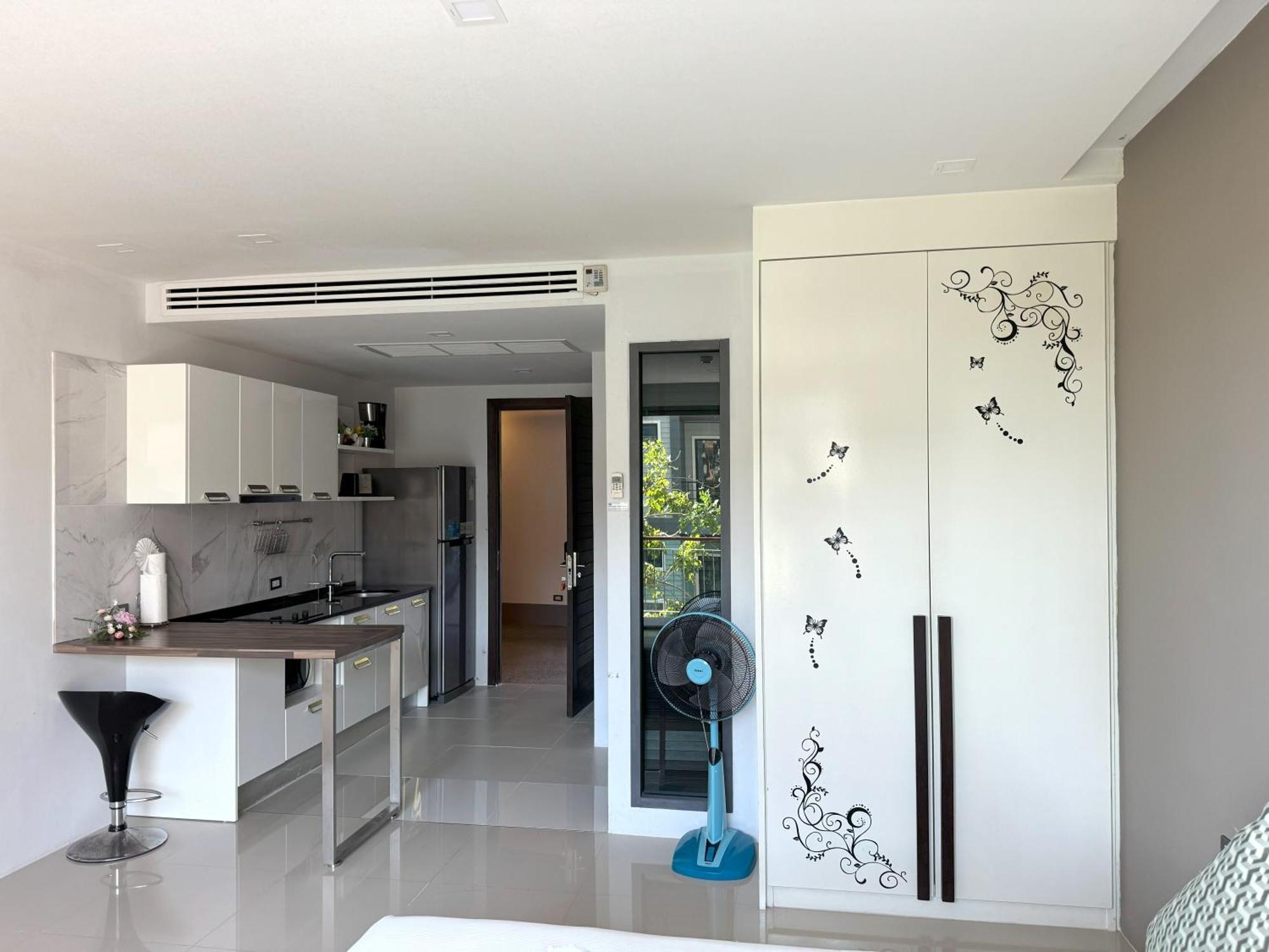 Private Apartment At Emerald Terrace Patong Exterior photo