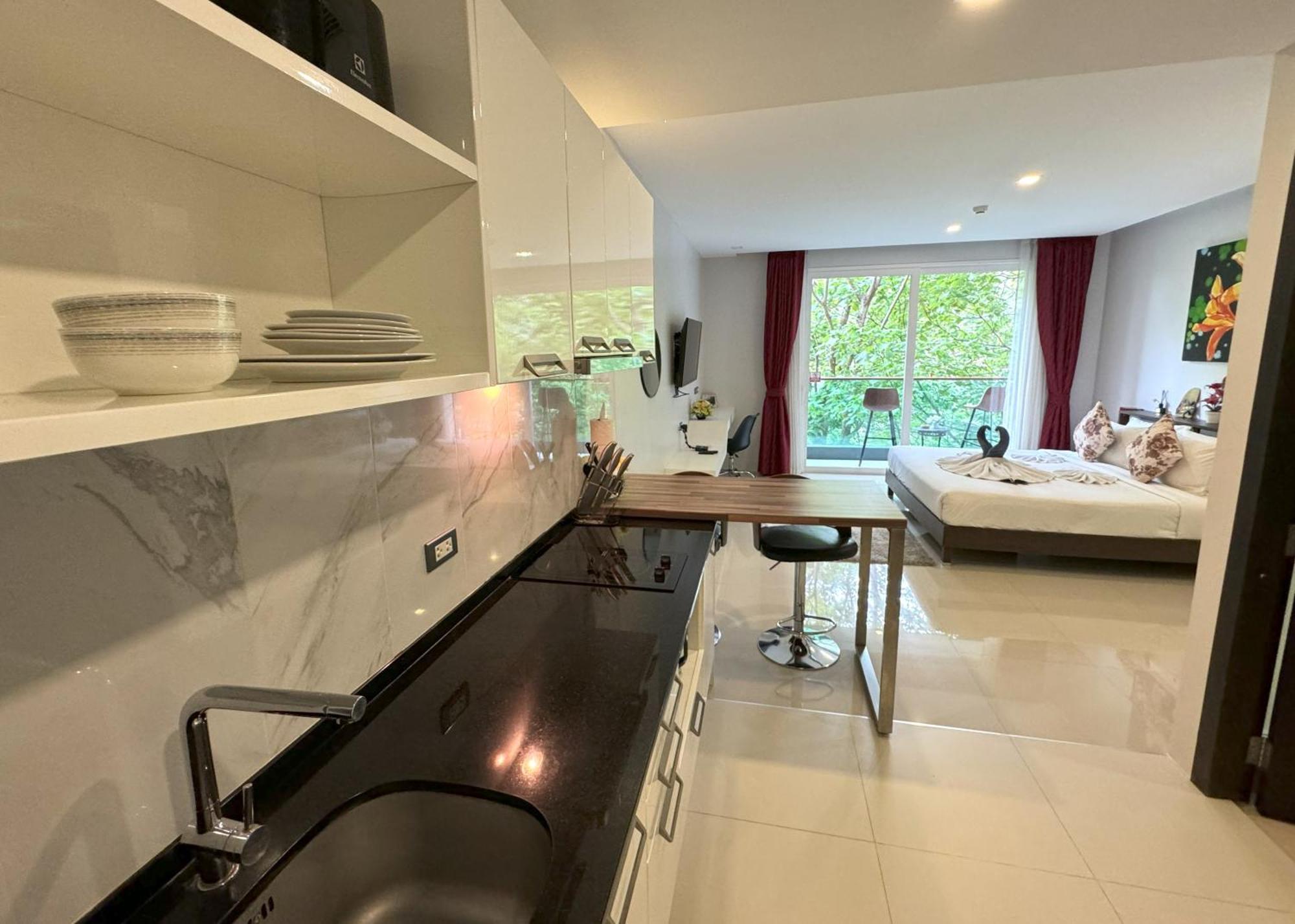 Private Apartment At Emerald Terrace Patong Exterior photo