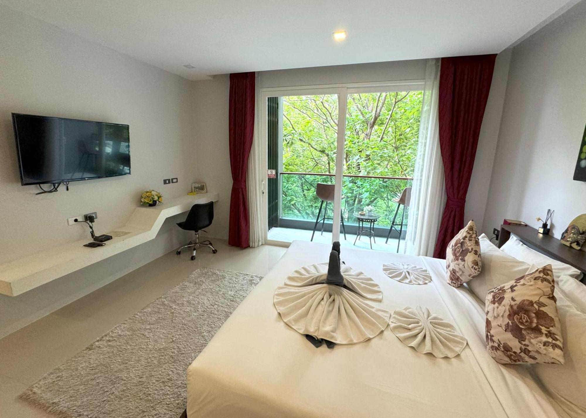 Private Apartment At Emerald Terrace Patong Exterior photo