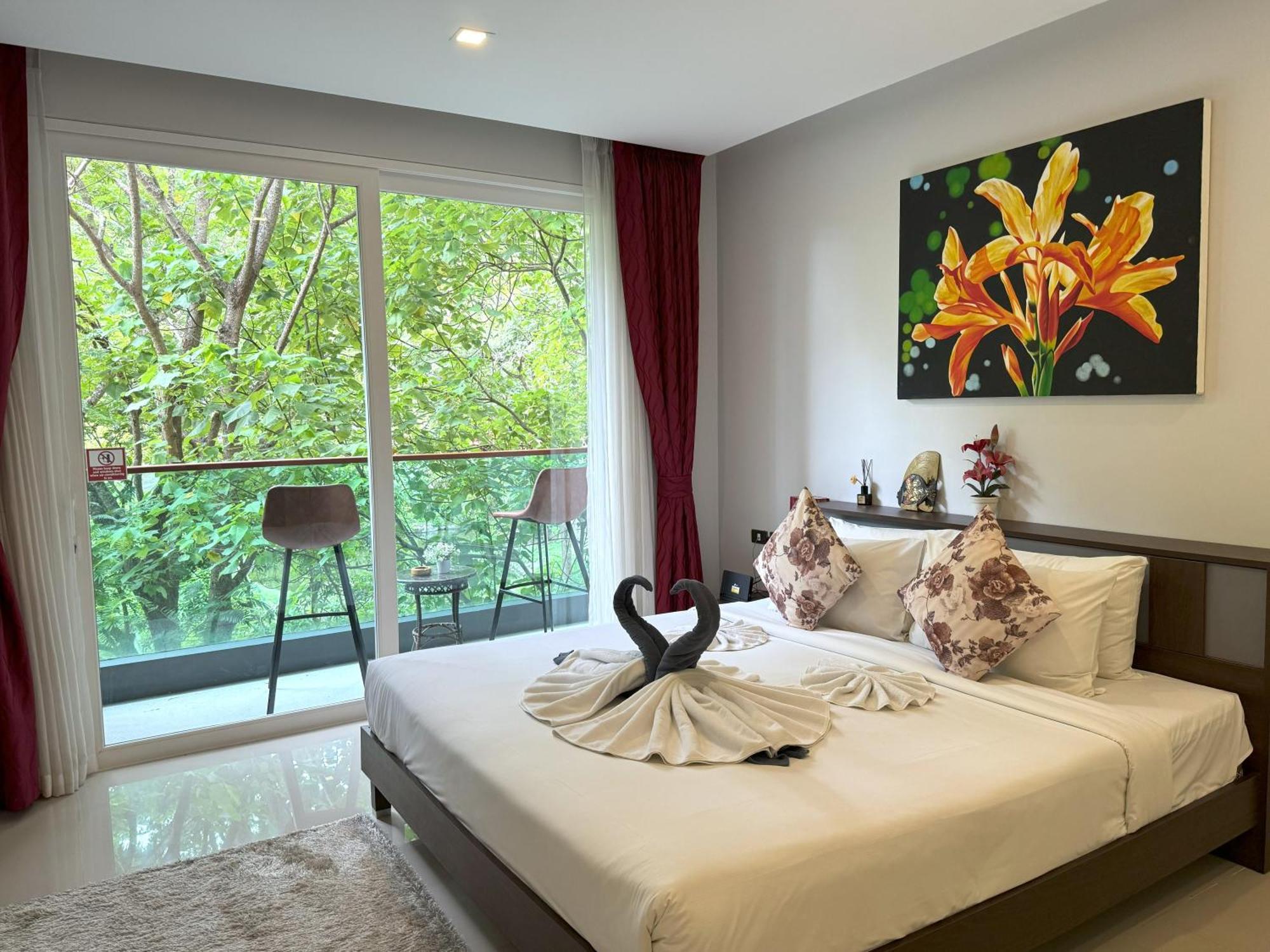 Private Apartment At Emerald Terrace Patong Exterior photo