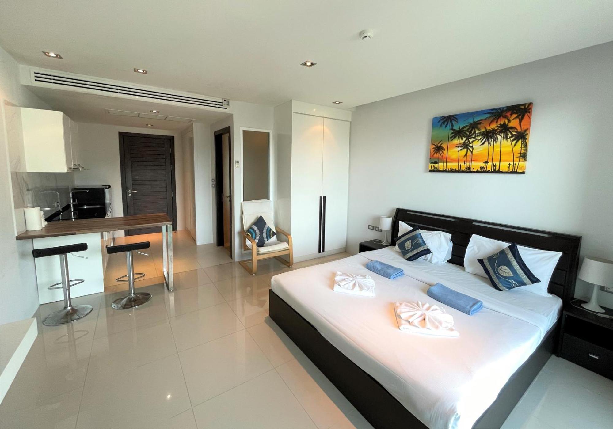 Private Apartment At Emerald Terrace Patong Exterior photo